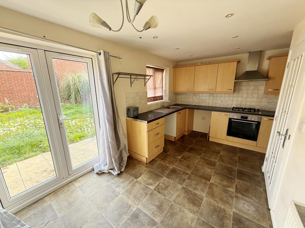 Lot: 137 - MID-TERRACE HOUSE FOR REFURBISHMENT - Kitchen